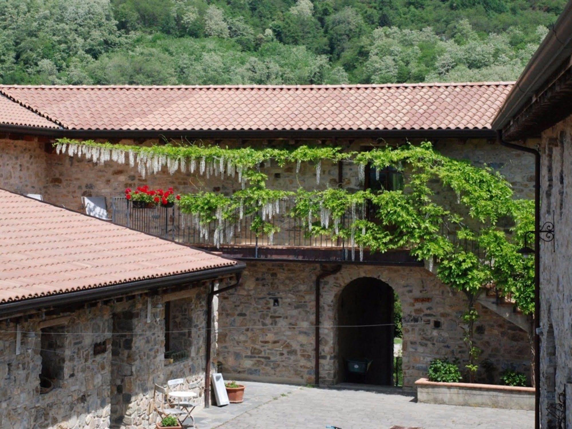 Hotel Podere Conti Filattiera Exterior foto